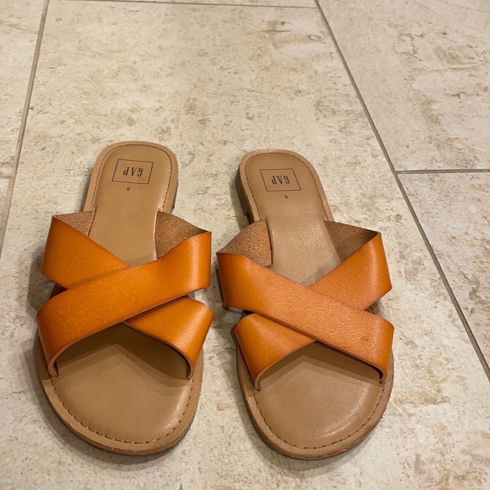 𝅺gap woman’s orange leather sandals